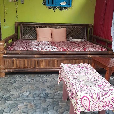 Red Beach Homestay Pasanggaran Экстерьер фото