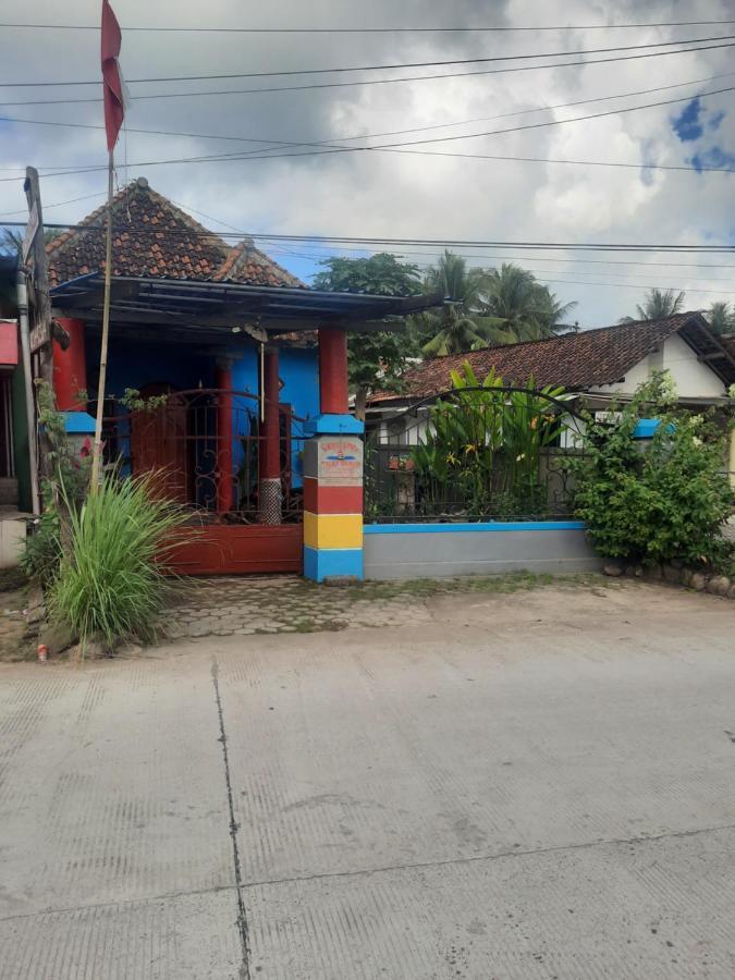 Red Beach Homestay Pasanggaran Экстерьер фото