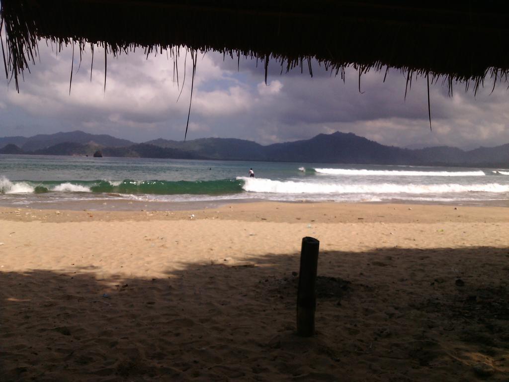 Red Beach Homestay Pasanggaran Экстерьер фото