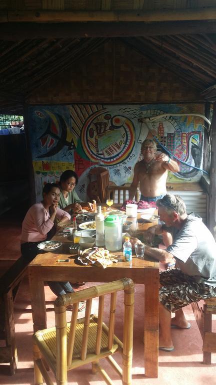 Red Beach Homestay Pasanggaran Экстерьер фото